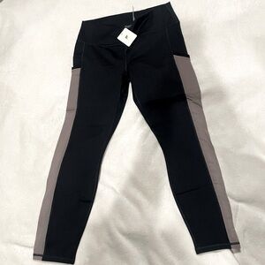 BRAND NWT Fabletics leggings with pockets